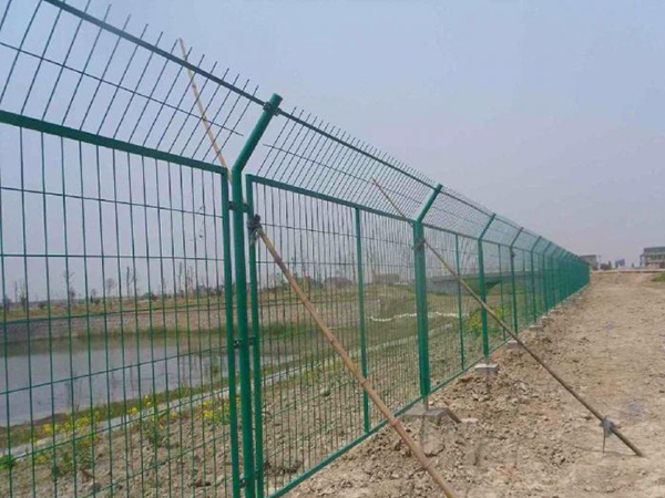 水庫隔離柵圖片1 水庫隔離柵圖片1