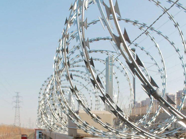 高鐵刺絲滾籠圖片2 高鐵刺絲滾籠圖片2