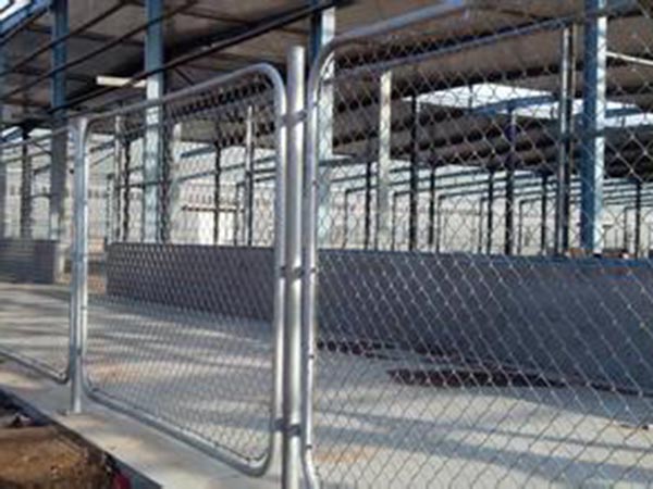 鐵絲網(wǎng)護(hù)欄圖片3