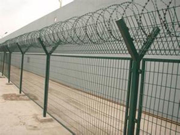 鐵絲網(wǎng)護(hù)欄圖片4