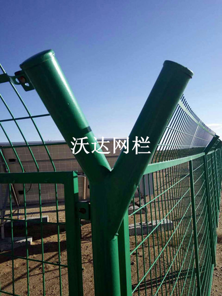 內(nèi)蒙內(nèi)蒙古烏拉特中旗油井護欄網(wǎng)工程圖片4 內(nèi)蒙內(nèi)蒙古烏拉特中旗油井護欄網(wǎng)工程圖片4