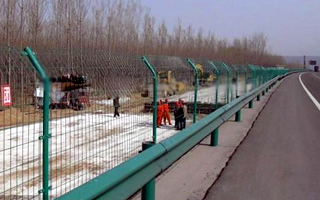 高速公路護(hù)欄網(wǎng)1