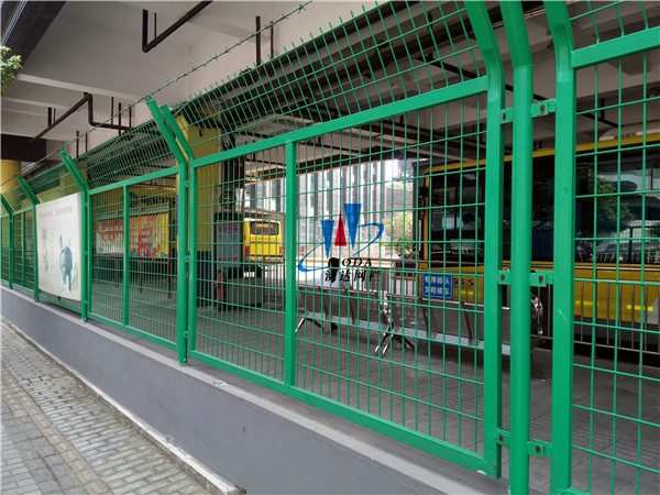 框架護(hù)欄網(wǎng)上海嘉定項(xiàng)目工程案例圖片4