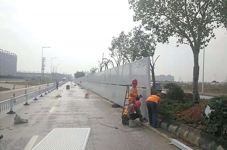 沖孔網護欄圖片6