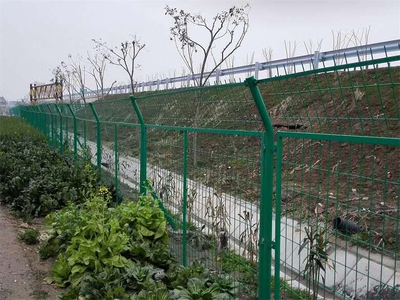 高速公路護(hù)欄網(wǎng)圖片4 高速公路護(hù)欄網(wǎng)圖片4