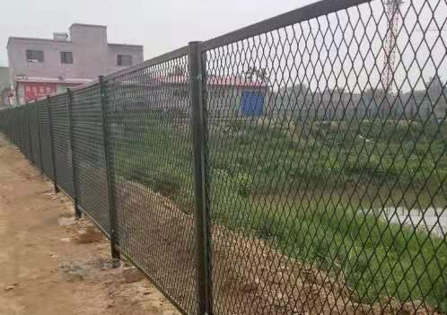 鋼板網(wǎng)護(hù)欄圖片7