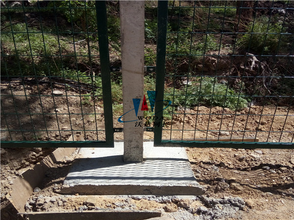 海門鐵路護欄_金屬柵欄網(wǎng)片工程案例圖片3 海門鐵路護欄_金屬柵欄網(wǎng)片工程案例圖片3