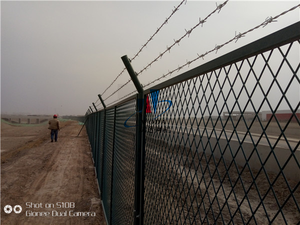 北京大興機場附近河道護(hù)欄網(wǎng)案例圖片5