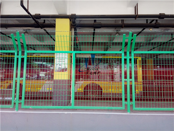 公路護(hù)欄網(wǎng)圖片5