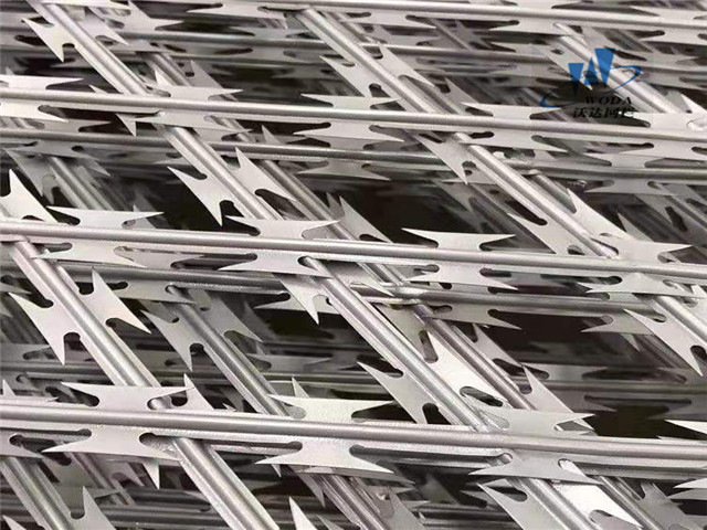 赤峰刀片刺網(wǎng)護欄圖片2